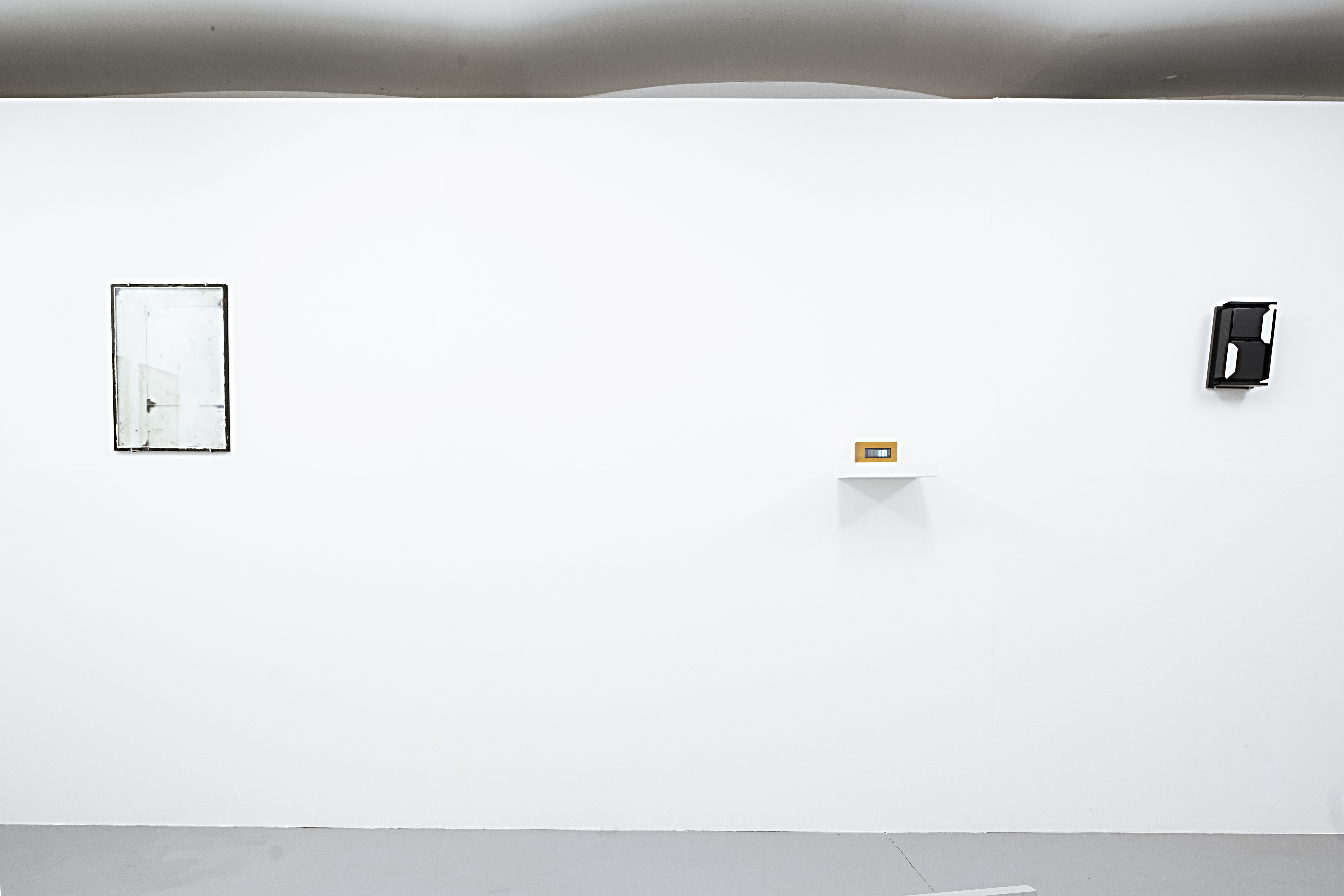 Ausstellungsansicht “IF IT MO­VES, IT’S OUT­MO­DED”?, Brigham Bakar, Andreas Gysin, Sidi Vanetti