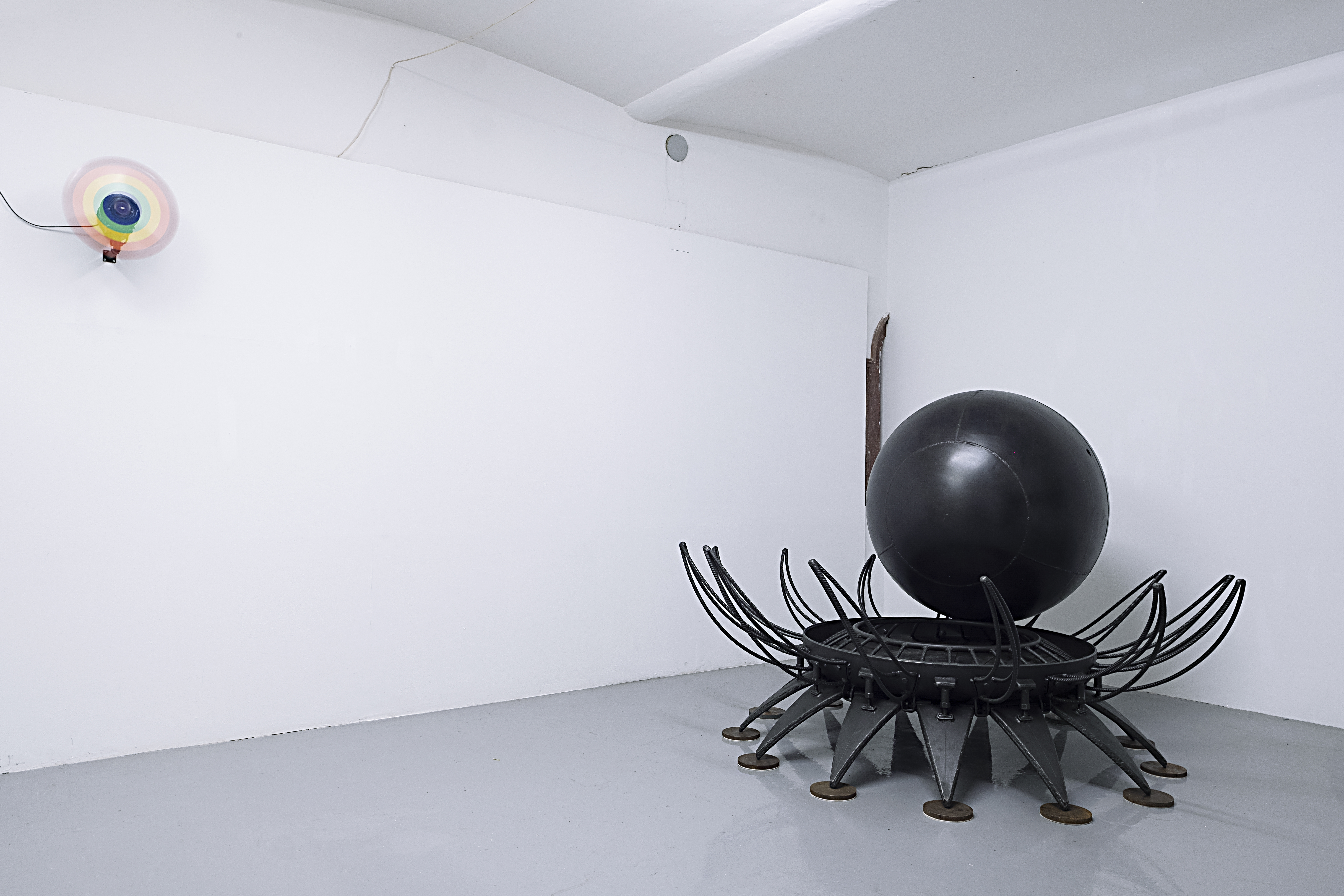 Ausstellungsansicht “IF IT MO­VES, IT’S OUT­MO­DED”?, Elodie Pong, Luca Minotti